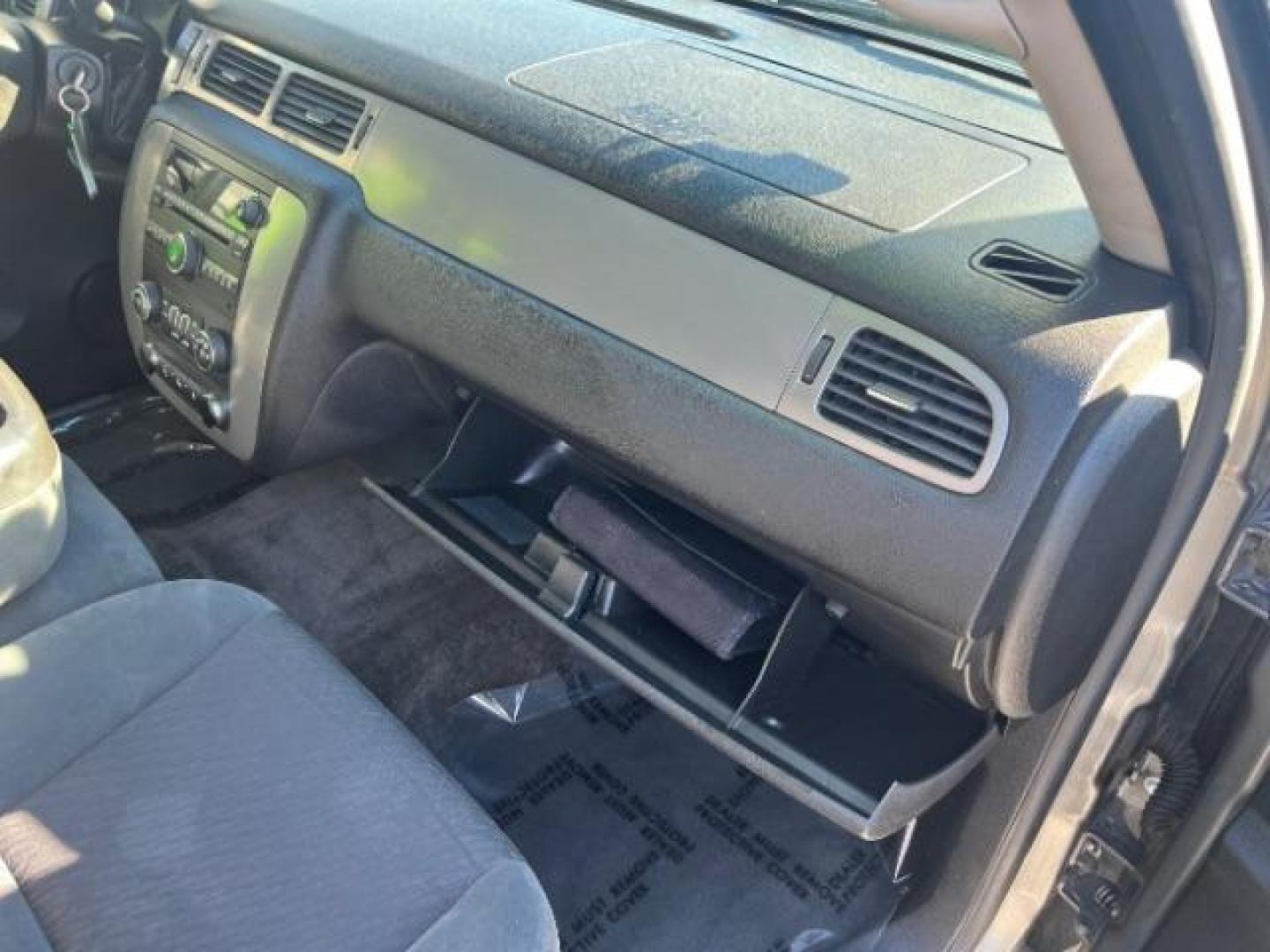 2009 Graystone Metallic /Ebony Cloth Interior Chevrolet Suburban LS 1500 4WD (1GNFK163X9R) with an 5.3L V8 OHV 16V FFV engine, 6-Speed Automatic transmission, located at 1865 East Red Hills Pkwy, St. George, 84770, (435) 628-0023, 37.120850, -113.543640 - We specialize in helping ALL people get the best financing available. No matter your credit score, good, bad or none we can get you an amazing rate. Had a bankruptcy, divorce, or repossessions? We give you the green light to get your credit back on the road. Low down and affordable payments that fit - Photo#33