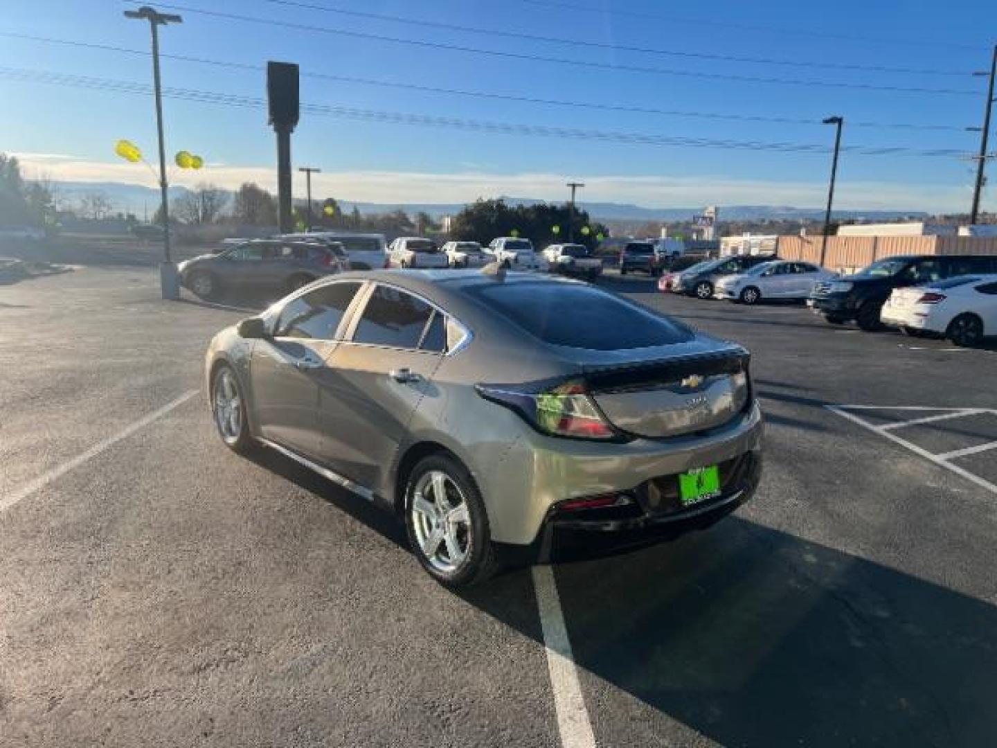 2017 Pepperdust Metallic /Jet Black/Jet Black Chevrolet Volt LT (1G1RC6S55HU) with an Voltec 1.5L I-4 gasoline direct injection engine, Automatic transmission, located at 940 North Main Street, Cedar City, UT, 84720, (435) 628-0023, 37.692936, -113.061897 - We specialize in helping ALL people get the best financing available. No matter your credit score, good, bad or none we can get you an amazing rate. Had a bankruptcy, divorce, or repossessions? We give you the green light to get your credit back on the road. Low down and affordable payments that fit - Photo#4