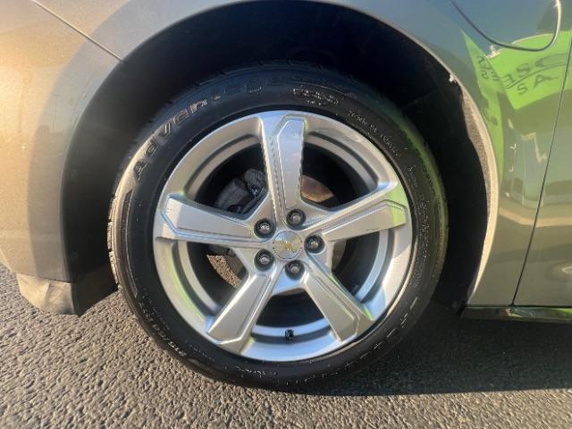 2017 Pepperdust Metallic /Jet Black/Jet Black Chevrolet Volt LT (1G1RC6S55HU) with an Voltec 1.5L I-4 gasoline direct injection engine, Automatic transmission, located at 940 North Main Street, Cedar City, UT, 84720, (435) 628-0023, 37.692936, -113.061897 - Photo#9