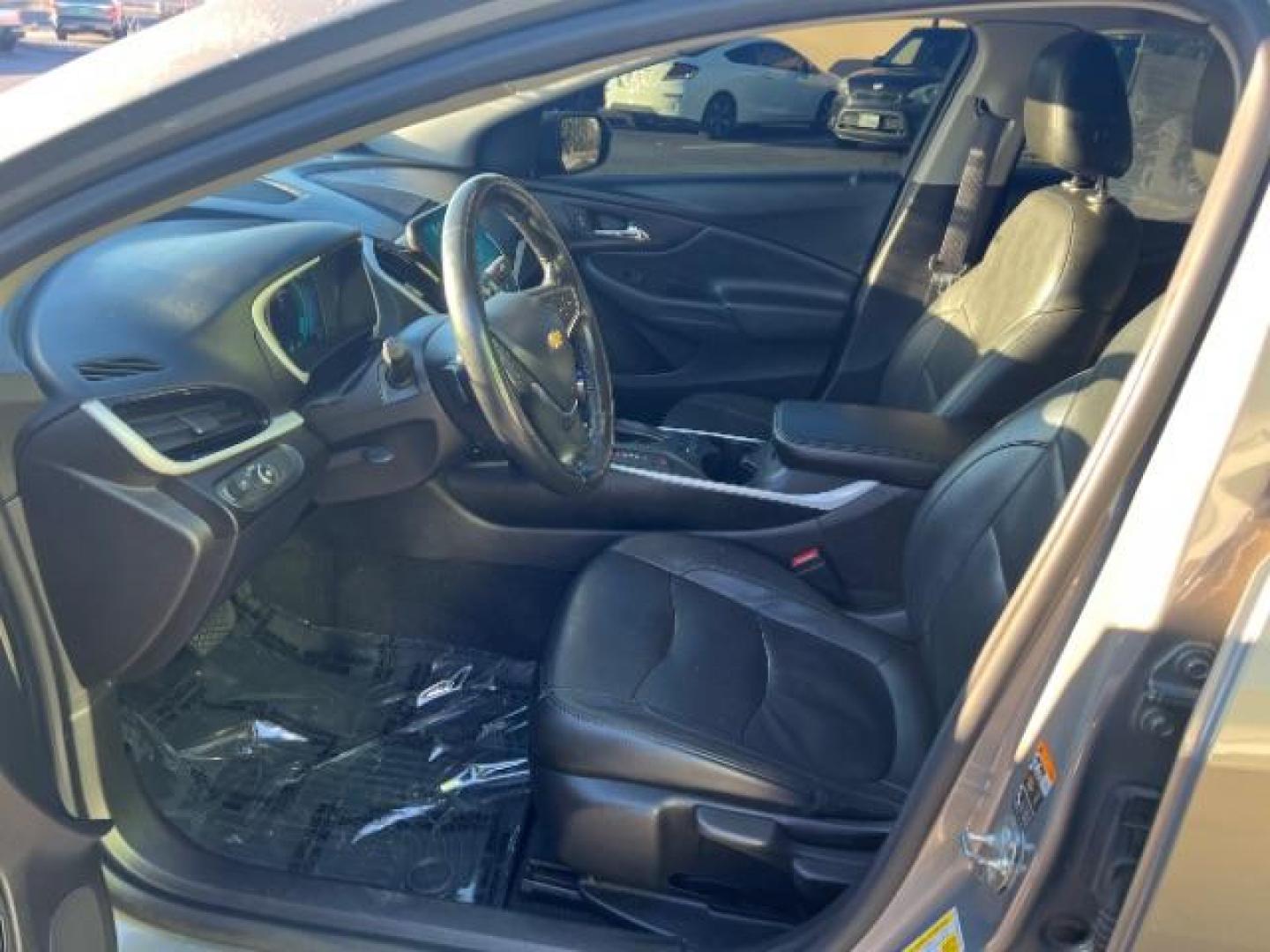 2017 Pepperdust Metallic /Jet Black/Jet Black Chevrolet Volt LT (1G1RC6S55HU) with an Voltec 1.5L I-4 gasoline direct injection engine, Automatic transmission, located at 940 North Main Street, Cedar City, UT, 84720, (435) 628-0023, 37.692936, -113.061897 - We specialize in helping ALL people get the best financing available. No matter your credit score, good, bad or none we can get you an amazing rate. Had a bankruptcy, divorce, or repossessions? We give you the green light to get your credit back on the road. Low down and affordable payments that fit - Photo#14