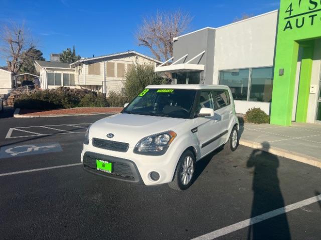 2013 White /Black Kia Soul Base (KNDJT2A58D7) , Automatic transmission, located at 1865 East Red Hills Pkwy, St. George, 84770, (435) 628-0023, 37.120850, -113.543640 - We specialize in helping ALL people get the best financing available. No matter your credit score, good, bad or none we can get you an amazing rate. Had a bankruptcy, divorce, or repossessions? We give you the green light to get your credit back on the road. Low down and affordable payments that fit - Photo#2