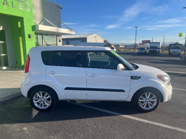 2013 White /Black Kia Soul Base (KNDJT2A58D7) , Automatic transmission, located at 1865 East Red Hills Pkwy, St. George, 84770, (435) 628-0023, 37.120850, -113.543640 - We specialize in helping ALL people get the best financing available. No matter your credit score, good, bad or none we can get you an amazing rate. Had a bankruptcy, divorce, or repossessions? We give you the green light to get your credit back on the road. Low down and affordable payments that fit - Photo#7
