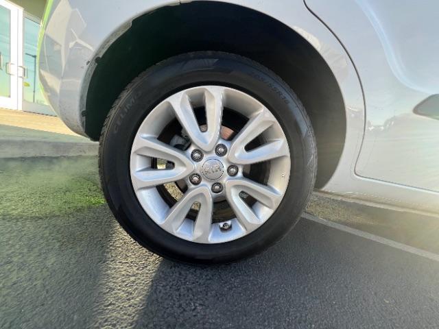 2013 White /Black Kia Soul Base (KNDJT2A58D7) , Automatic transmission, located at 1865 East Red Hills Pkwy, St. George, 84770, (435) 628-0023, 37.120850, -113.543640 - We specialize in helping ALL people get the best financing available. No matter your credit score, good, bad or none we can get you an amazing rate. Had a bankruptcy, divorce, or repossessions? We give you the green light to get your credit back on the road. Low down and affordable payments that fit - Photo#9