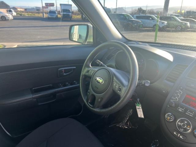 2013 White /Black Kia Soul Base (KNDJT2A58D7) , Automatic transmission, located at 1865 East Red Hills Pkwy, St. George, 84770, (435) 628-0023, 37.120850, -113.543640 - We specialize in helping ALL people get the best financing available. No matter your credit score, good, bad or none we can get you an amazing rate. Had a bankruptcy, divorce, or repossessions? We give you the green light to get your credit back on the road. Low down and affordable payments that fit - Photo#28