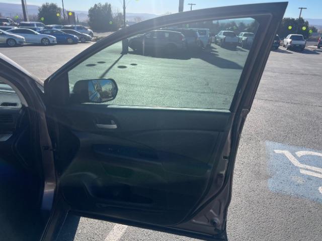 2013 Polished Metal Metallic /Black Honda CR-V LX (5J6RM4H39DL) with an 2.4L I-4 DOHC engine, Automatic transmission, located at 940 North Main Street, Cedar City, UT, 84720, (435) 628-0023, 37.692936, -113.061897 - We specialize in helping ALL people get the best financing available. No matter your credit score, good, bad or none we can get you an amazing rate. Had a bankruptcy, divorce, or repossessions? We give you the green light to get your credit back on the road. Low down and affordable payments that fit - Photo#26