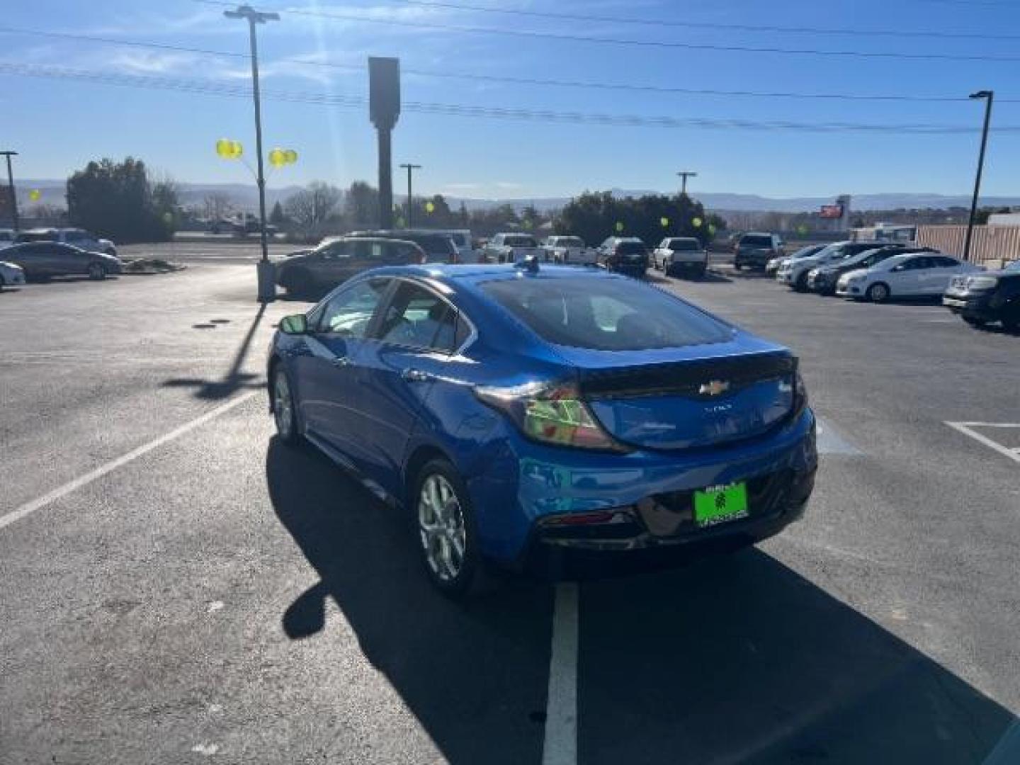 2017 Kinetic Blue Metallic /Jet Black/Jet Black Accents Chevrolet Volt Premier (1G1RB6S57HU) with an Voltec 1.5L I-4 gasoline direct injection engine, Automatic transmission, located at 1865 East Red Hills Pkwy, St. George, 84770, (435) 628-0023, 37.120850, -113.543640 - We specialize in helping ALL people get the best financing available. No matter your credit score, good, bad or none we can get you an amazing rate. Had a bankruptcy, divorce, or repossessions? We give you the green light to get your credit back on the road. Low down and affordable payments that fit - Photo#4