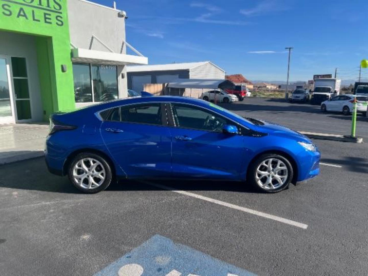 2017 Kinetic Blue Metallic /Jet Black/Jet Black Accents Chevrolet Volt Premier (1G1RB6S57HU) with an Voltec 1.5L I-4 gasoline direct injection engine, Automatic transmission, located at 1865 East Red Hills Pkwy, St. George, 84770, (435) 628-0023, 37.120850, -113.543640 - We specialize in helping ALL people get the best financing available. No matter your credit score, good, bad or none we can get you an amazing rate. Had a bankruptcy, divorce, or repossessions? We give you the green light to get your credit back on the road. Low down and affordable payments that fit - Photo#7