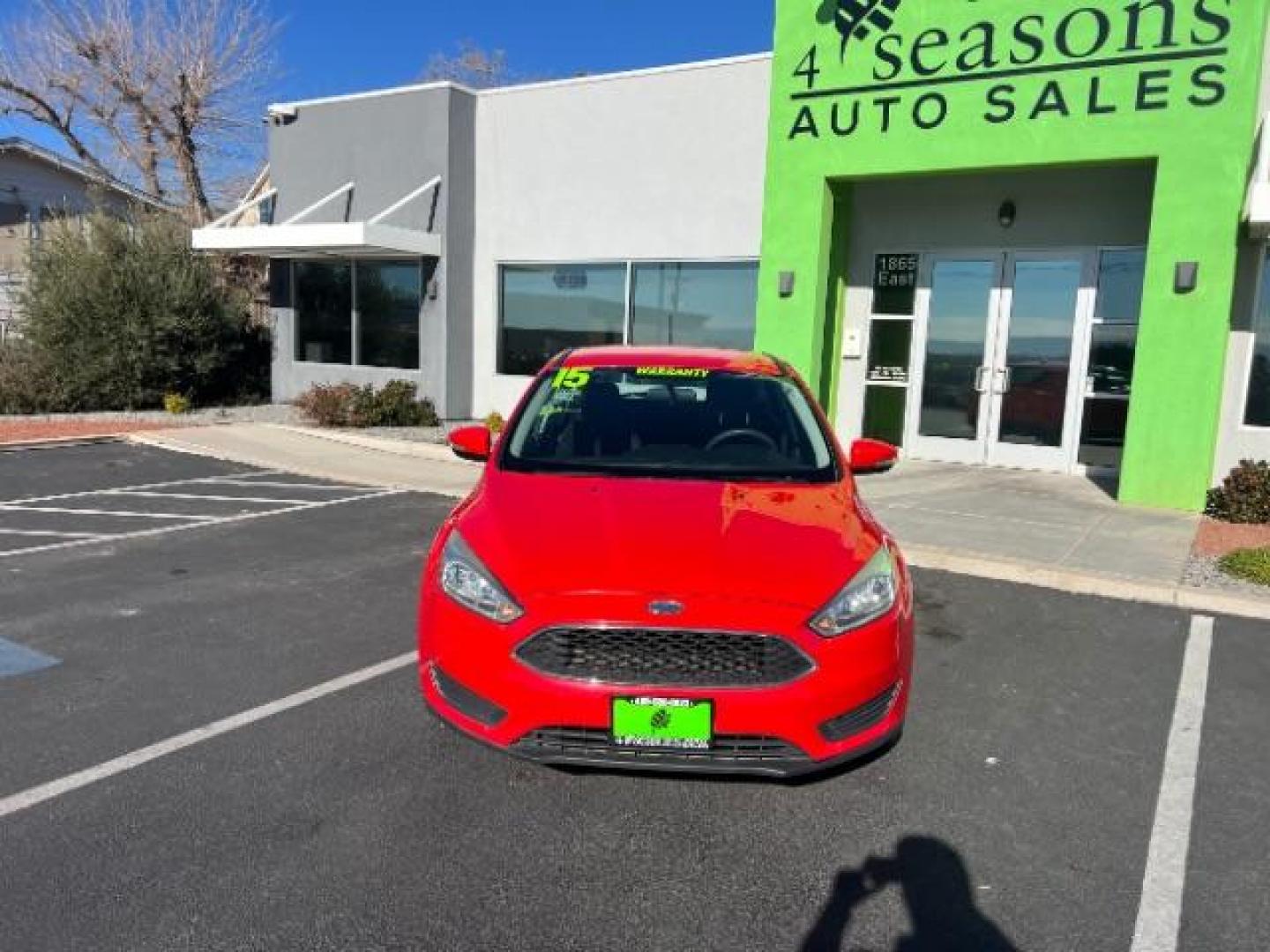 2015 Race Red /Charcoal Black Ford Focus SE (1FADP3K28FL) with an 2L I-4 gasoline direct injection engine, Automatic transmission, located at 1865 East Red Hills Pkwy, St. George, 84770, (435) 628-0023, 37.120850, -113.543640 - We specialize in helping ALL people get the best financing available. No matter your credit score, good, bad or none we can get you an amazing rate. Had a bankruptcy, divorce, or repossessions? We give you the green light to get your credit back on the road. Low down and affordable payments that fit - Photo#1