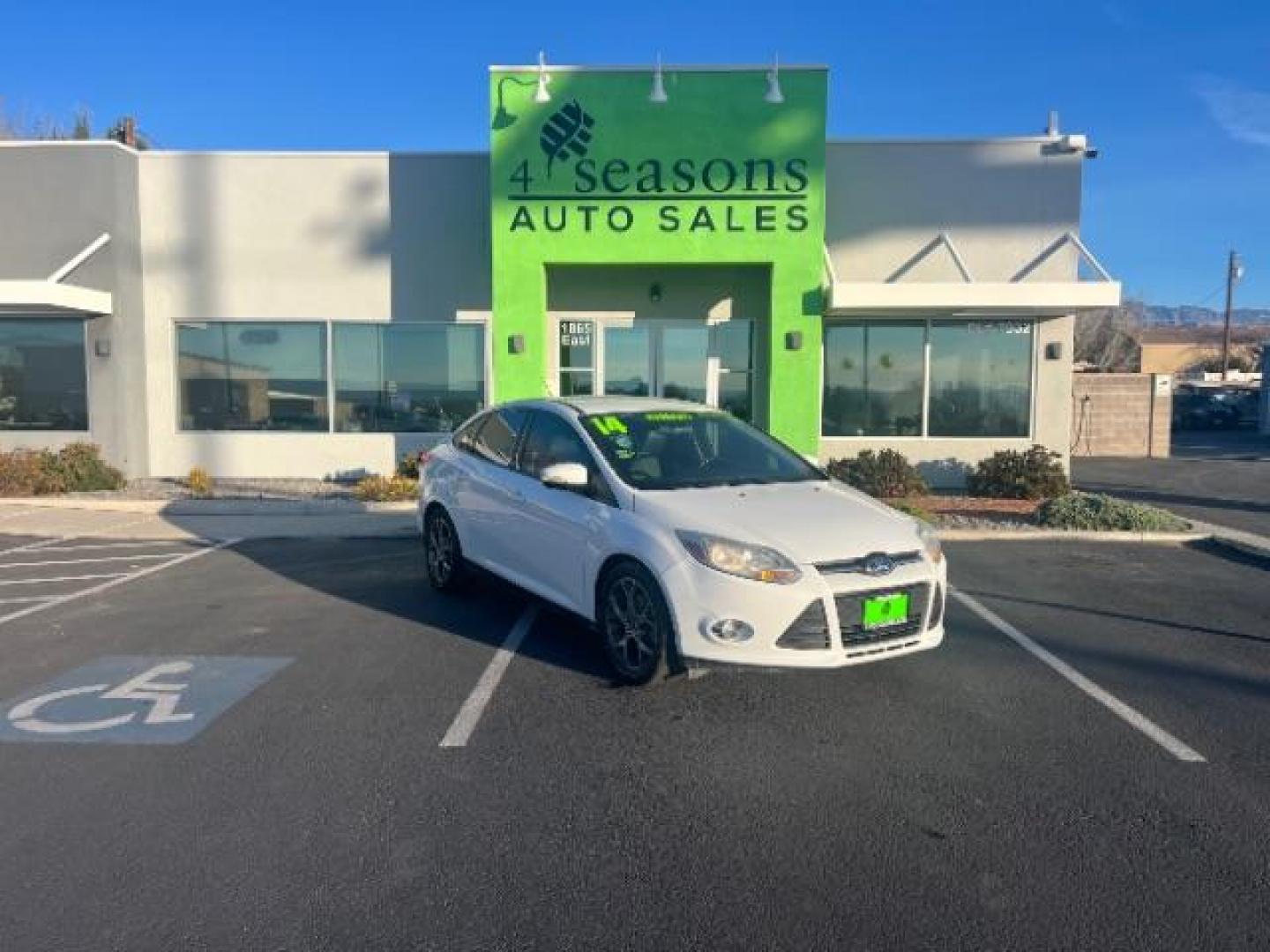 2014 Oxford White /Charcoal Black Ford Focus SE (1FADP3F27EL) with an 2L I-4 gasoline direct injection engine, Automatic transmission, located at 1865 East Red Hills Pkwy, St. George, 84770, (435) 628-0023, 37.120850, -113.543640 - We specialize in helping ALL people get the best financing available. No matter your credit score, good, bad or none we can get you an amazing rate. Had a bankruptcy, divorce, or repossessions? We give you the green light to get your credit back on the road. Low down and affordable payments that fit - Photo#0