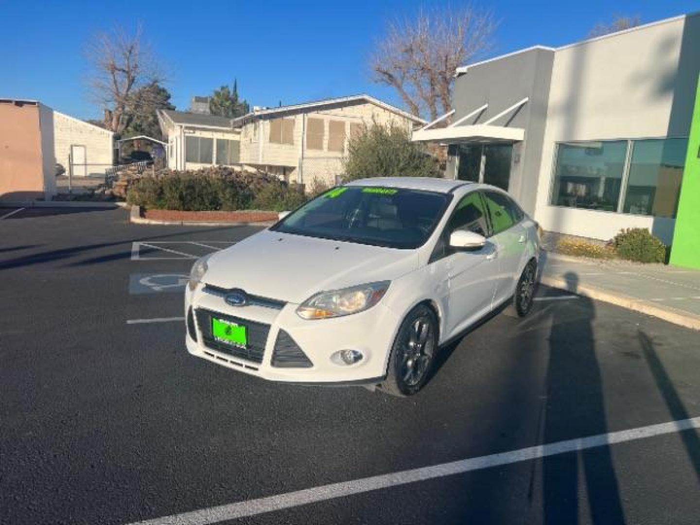 2014 Oxford White /Charcoal Black Ford Focus SE (1FADP3F27EL) with an 2L I-4 gasoline direct injection engine, Automatic transmission, located at 1865 East Red Hills Pkwy, St. George, 84770, (435) 628-0023, 37.120850, -113.543640 - We specialize in helping ALL people get the best financing available. No matter your credit score, good, bad or none we can get you an amazing rate. Had a bankruptcy, divorce, or repossessions? We give you the green light to get your credit back on the road. Low down and affordable payments that fit - Photo#2