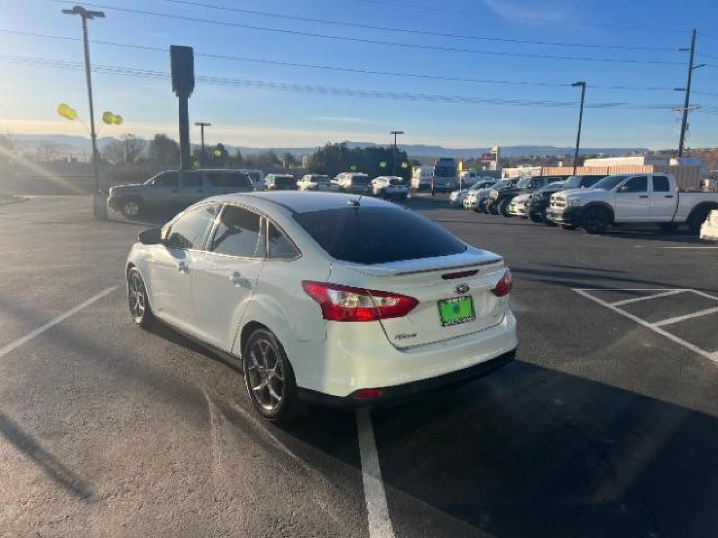 2014 Oxford White /Charcoal Black Ford Focus SE (1FADP3F27EL) with an 2L I-4 gasoline direct injection engine, Automatic transmission, located at 1865 East Red Hills Pkwy, St. George, 84770, (435) 628-0023, 37.120850, -113.543640 - We specialize in helping ALL people get the best financing available. No matter your credit score, good, bad or none we can get you an amazing rate. Had a bankruptcy, divorce, or repossessions? We give you the green light to get your credit back on the road. Low down and affordable payments that fit - Photo#4