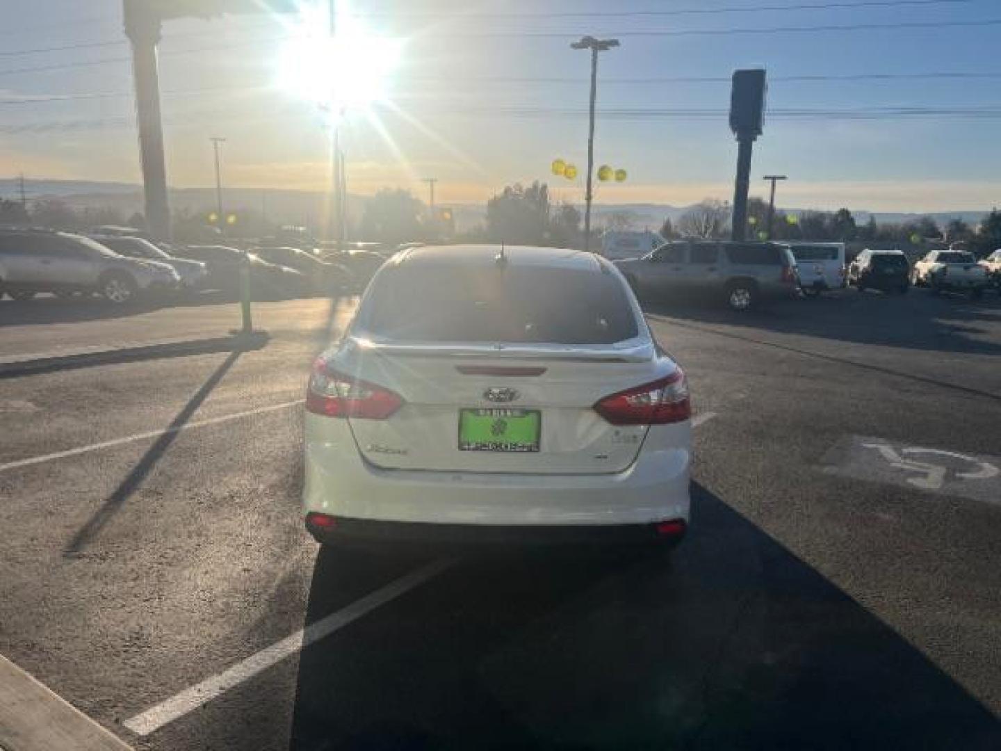 2014 Oxford White /Charcoal Black Ford Focus SE (1FADP3F27EL) with an 2L I-4 gasoline direct injection engine, Automatic transmission, located at 1865 East Red Hills Pkwy, St. George, 84770, (435) 628-0023, 37.120850, -113.543640 - We specialize in helping ALL people get the best financing available. No matter your credit score, good, bad or none we can get you an amazing rate. Had a bankruptcy, divorce, or repossessions? We give you the green light to get your credit back on the road. Low down and affordable payments that fit - Photo#5