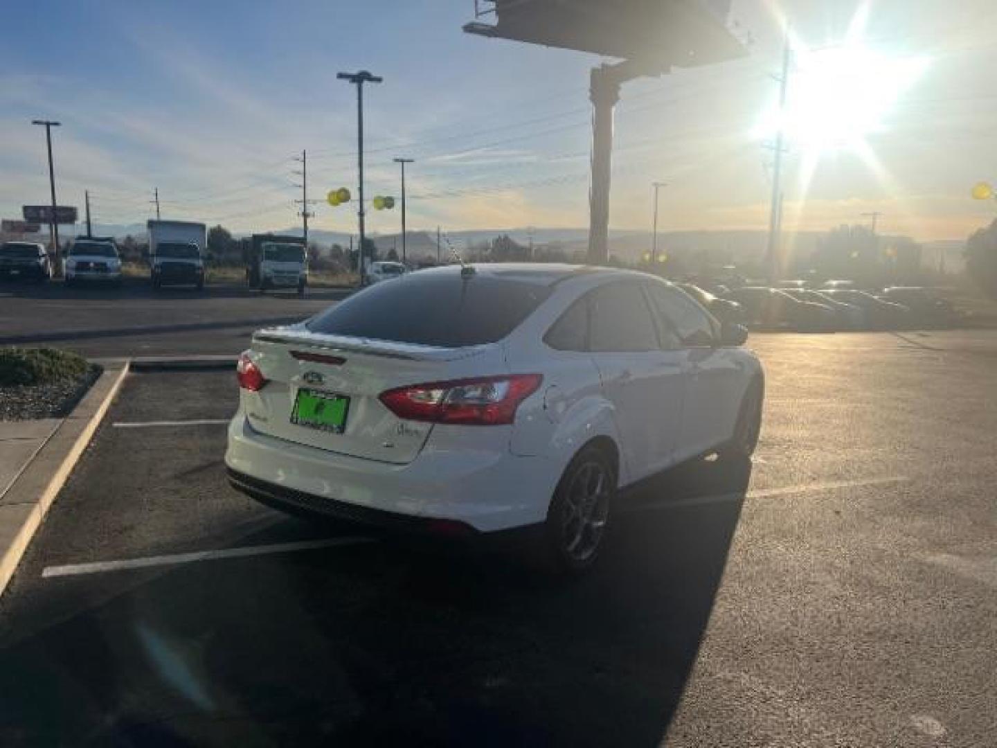 2014 Oxford White /Charcoal Black Ford Focus SE (1FADP3F27EL) with an 2L I-4 gasoline direct injection engine, Automatic transmission, located at 1865 East Red Hills Pkwy, St. George, 84770, (435) 628-0023, 37.120850, -113.543640 - We specialize in helping ALL people get the best financing available. No matter your credit score, good, bad or none we can get you an amazing rate. Had a bankruptcy, divorce, or repossessions? We give you the green light to get your credit back on the road. Low down and affordable payments that fit - Photo#6