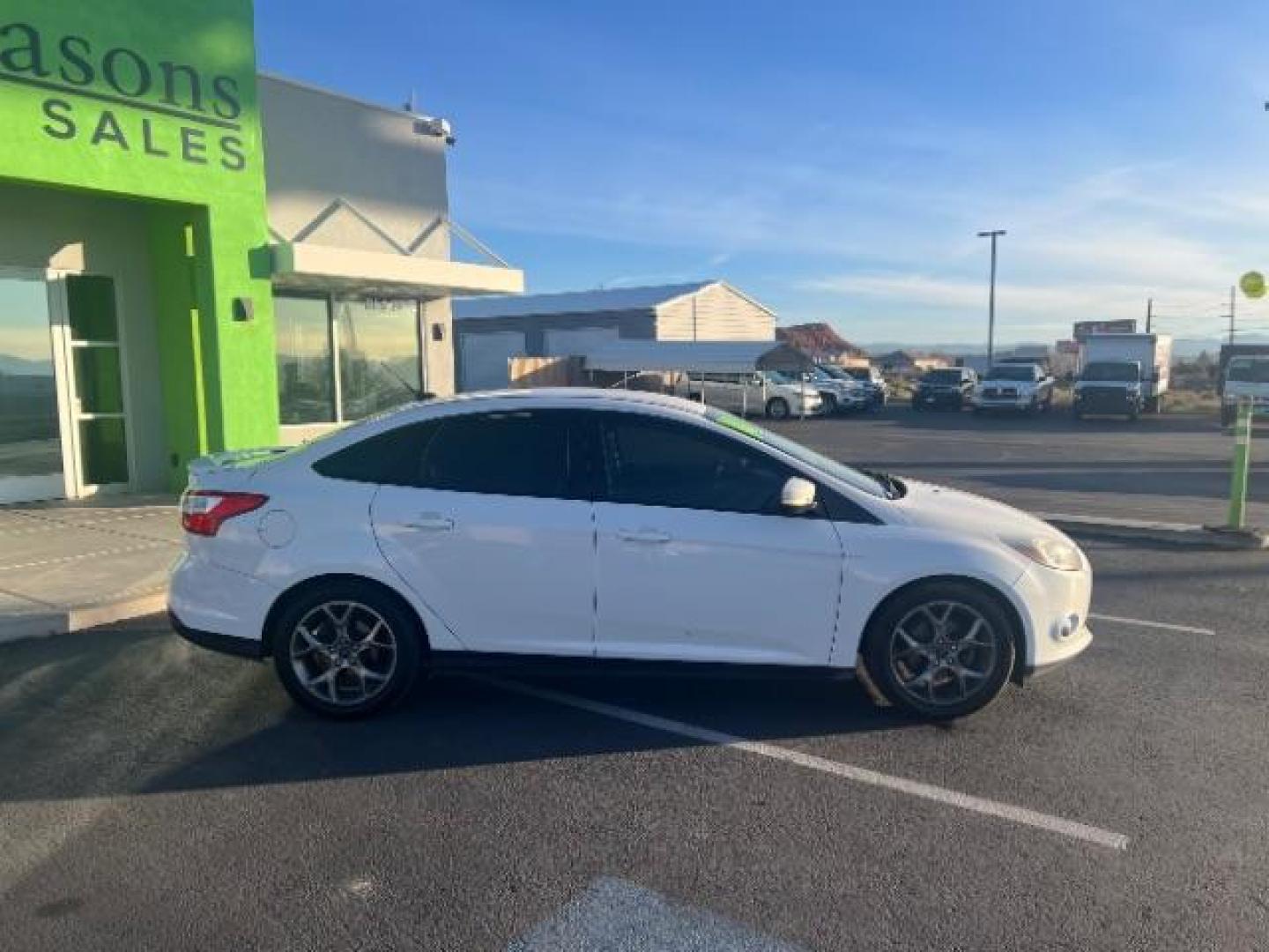 2014 Oxford White /Charcoal Black Ford Focus SE (1FADP3F27EL) with an 2L I-4 gasoline direct injection engine, Automatic transmission, located at 1865 East Red Hills Pkwy, St. George, 84770, (435) 628-0023, 37.120850, -113.543640 - We specialize in helping ALL people get the best financing available. No matter your credit score, good, bad or none we can get you an amazing rate. Had a bankruptcy, divorce, or repossessions? We give you the green light to get your credit back on the road. Low down and affordable payments that fit - Photo#7