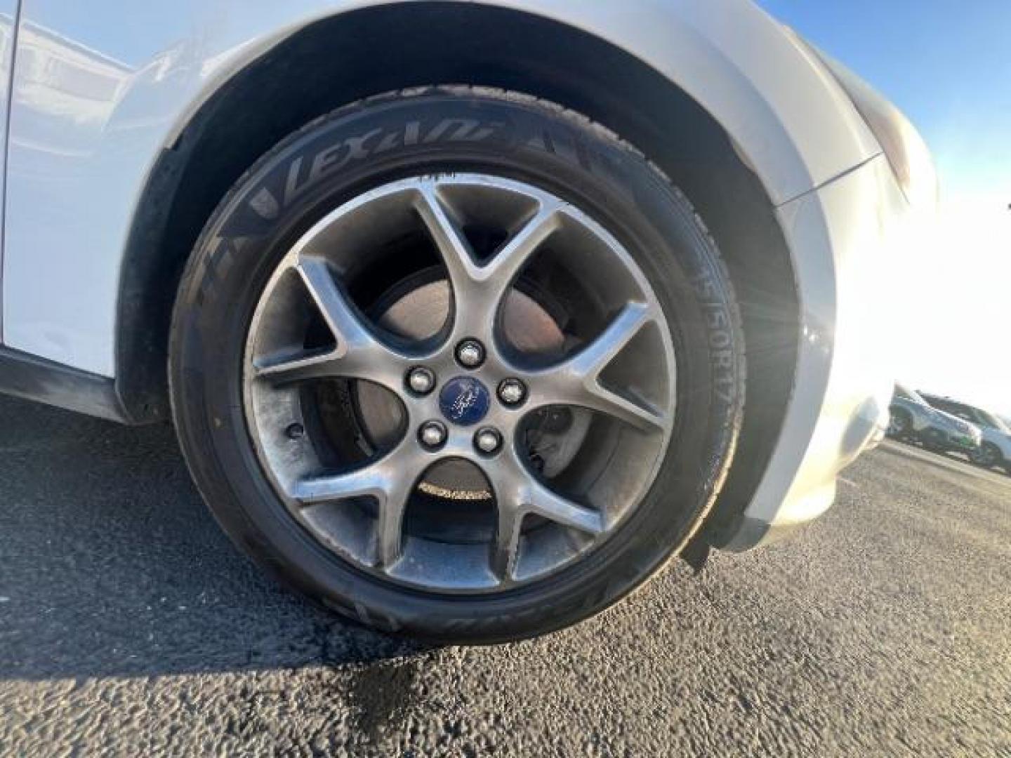 2014 Oxford White /Charcoal Black Ford Focus SE (1FADP3F27EL) with an 2L I-4 gasoline direct injection engine, Automatic transmission, located at 1865 East Red Hills Pkwy, St. George, 84770, (435) 628-0023, 37.120850, -113.543640 - We specialize in helping ALL people get the best financing available. No matter your credit score, good, bad or none we can get you an amazing rate. Had a bankruptcy, divorce, or repossessions? We give you the green light to get your credit back on the road. Low down and affordable payments that fit - Photo#8