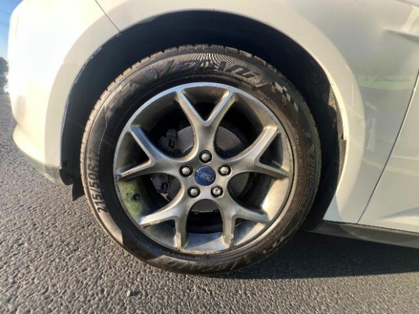 2014 Oxford White /Charcoal Black Ford Focus SE (1FADP3F27EL) with an 2L I-4 gasoline direct injection engine, Automatic transmission, located at 1865 East Red Hills Pkwy, St. George, 84770, (435) 628-0023, 37.120850, -113.543640 - We specialize in helping ALL people get the best financing available. No matter your credit score, good, bad or none we can get you an amazing rate. Had a bankruptcy, divorce, or repossessions? We give you the green light to get your credit back on the road. Low down and affordable payments that fit - Photo#9
