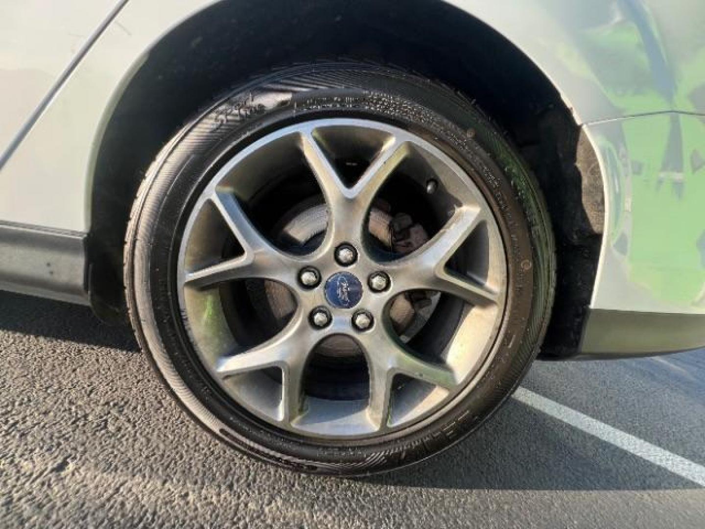 2014 Oxford White /Charcoal Black Ford Focus SE (1FADP3F27EL) with an 2L I-4 gasoline direct injection engine, Automatic transmission, located at 1865 East Red Hills Pkwy, St. George, 84770, (435) 628-0023, 37.120850, -113.543640 - We specialize in helping ALL people get the best financing available. No matter your credit score, good, bad or none we can get you an amazing rate. Had a bankruptcy, divorce, or repossessions? We give you the green light to get your credit back on the road. Low down and affordable payments that fit - Photo#10