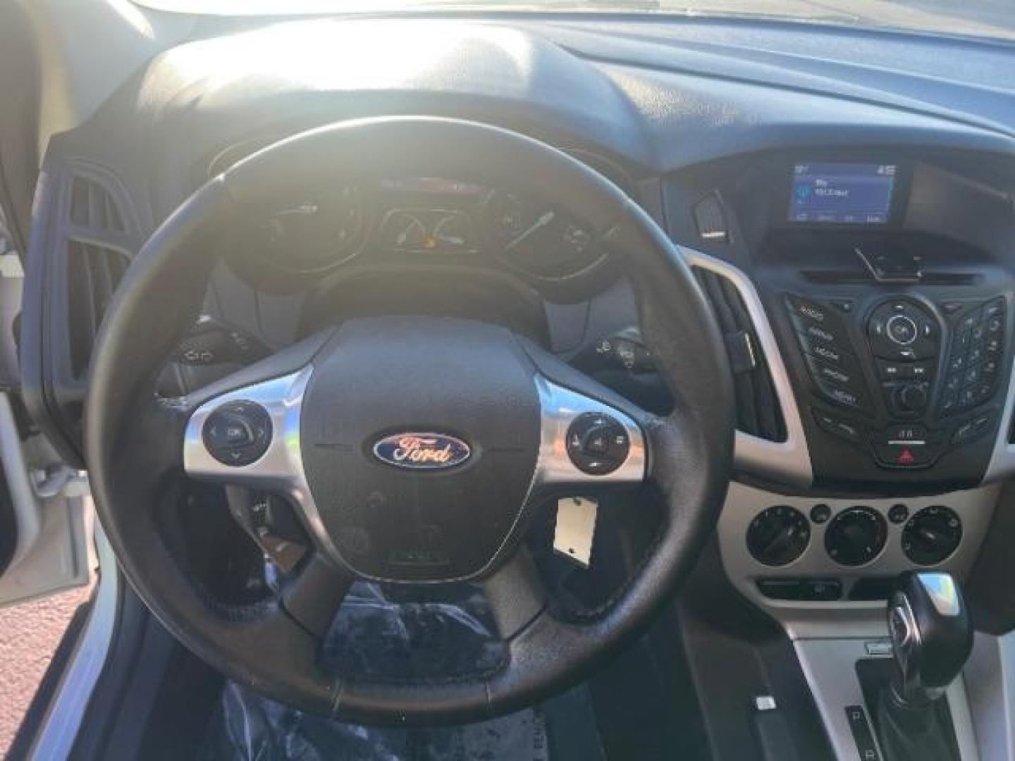 2014 Oxford White /Charcoal Black Ford Focus SE (1FADP3F27EL) with an 2L I-4 gasoline direct injection engine, Automatic transmission, located at 1865 East Red Hills Pkwy, St. George, 84770, (435) 628-0023, 37.120850, -113.543640 - We specialize in helping ALL people get the best financing available. No matter your credit score, good, bad or none we can get you an amazing rate. Had a bankruptcy, divorce, or repossessions? We give you the green light to get your credit back on the road. Low down and affordable payments that fit - Photo#15