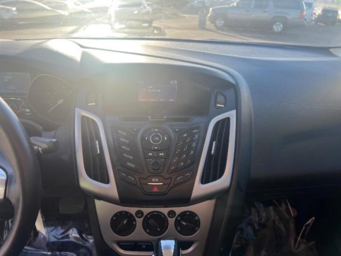 2014 Oxford White /Charcoal Black Ford Focus SE (1FADP3F27EL) with an 2L I-4 gasoline direct injection engine, Automatic transmission, located at 1865 East Red Hills Pkwy, St. George, 84770, (435) 628-0023, 37.120850, -113.543640 - We specialize in helping ALL people get the best financing available. No matter your credit score, good, bad or none we can get you an amazing rate. Had a bankruptcy, divorce, or repossessions? We give you the green light to get your credit back on the road. Low down and affordable payments that fit - Photo#17