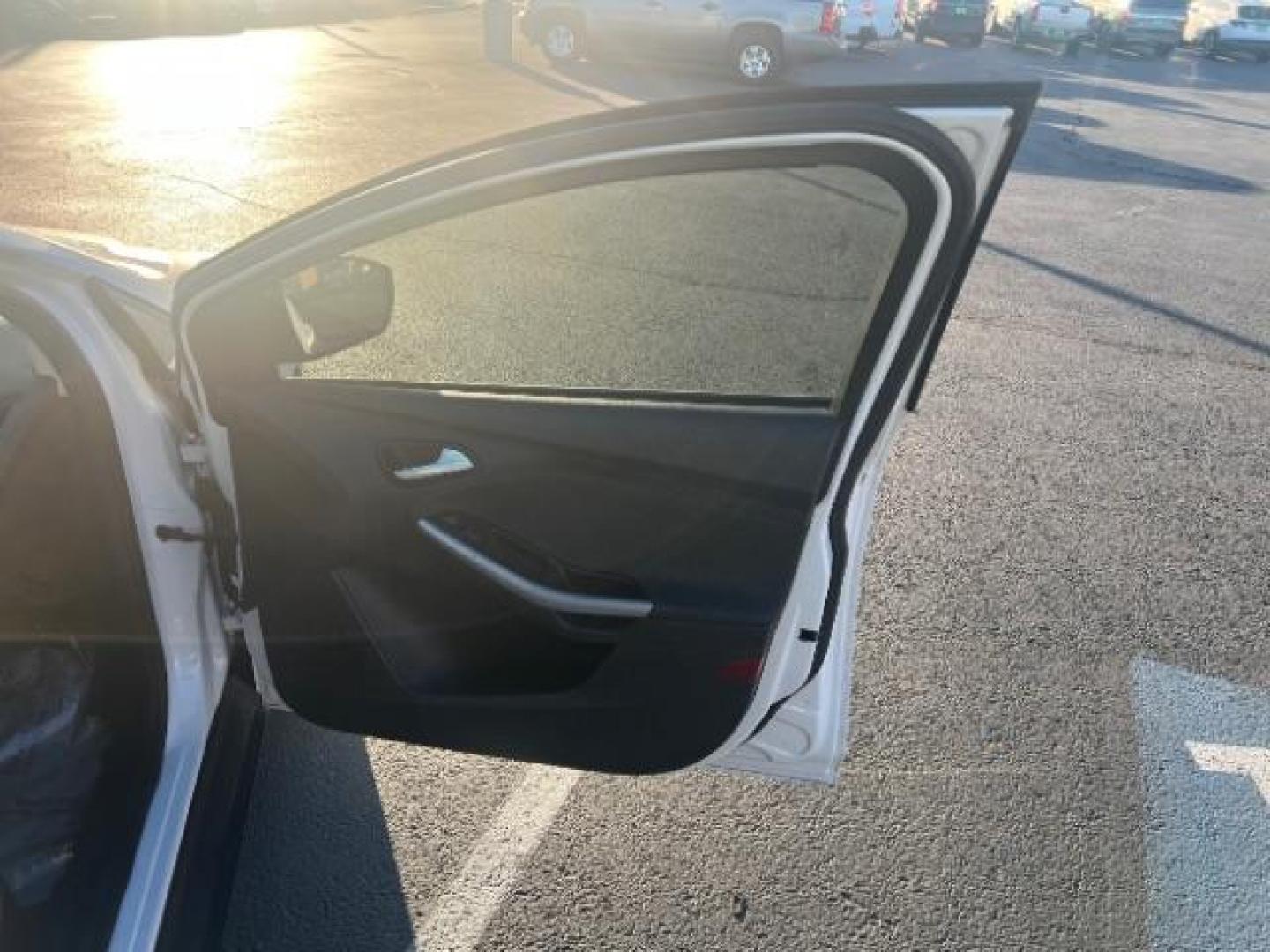 2014 Oxford White /Charcoal Black Ford Focus SE (1FADP3F27EL) with an 2L I-4 gasoline direct injection engine, Automatic transmission, located at 1865 East Red Hills Pkwy, St. George, 84770, (435) 628-0023, 37.120850, -113.543640 - We specialize in helping ALL people get the best financing available. No matter your credit score, good, bad or none we can get you an amazing rate. Had a bankruptcy, divorce, or repossessions? We give you the green light to get your credit back on the road. Low down and affordable payments that fit - Photo#27