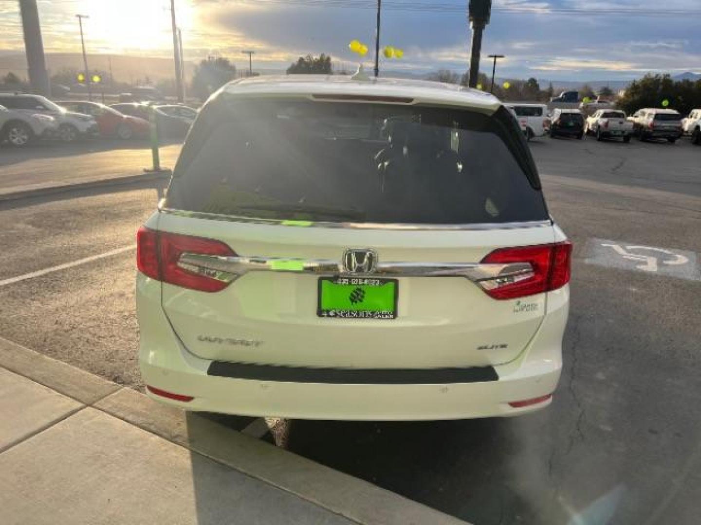 2018 White Diamond Pearl /Gray Honda Odyssey Elite (5FNRL6H92JB) with an 3.5L V-6 gasoline direct injection engine, Automatic transmission, located at 1865 East Red Hills Pkwy, St. George, 84770, (435) 628-0023, 37.120850, -113.543640 - We specialize in helping ALL people get the best financing available. No matter your credit score, good, bad or none we can get you an amazing rate. Had a bankruptcy, divorce, or repossessions? We give you the green light to get your credit back on the road. Low down and affordable payments that fit - Photo#5