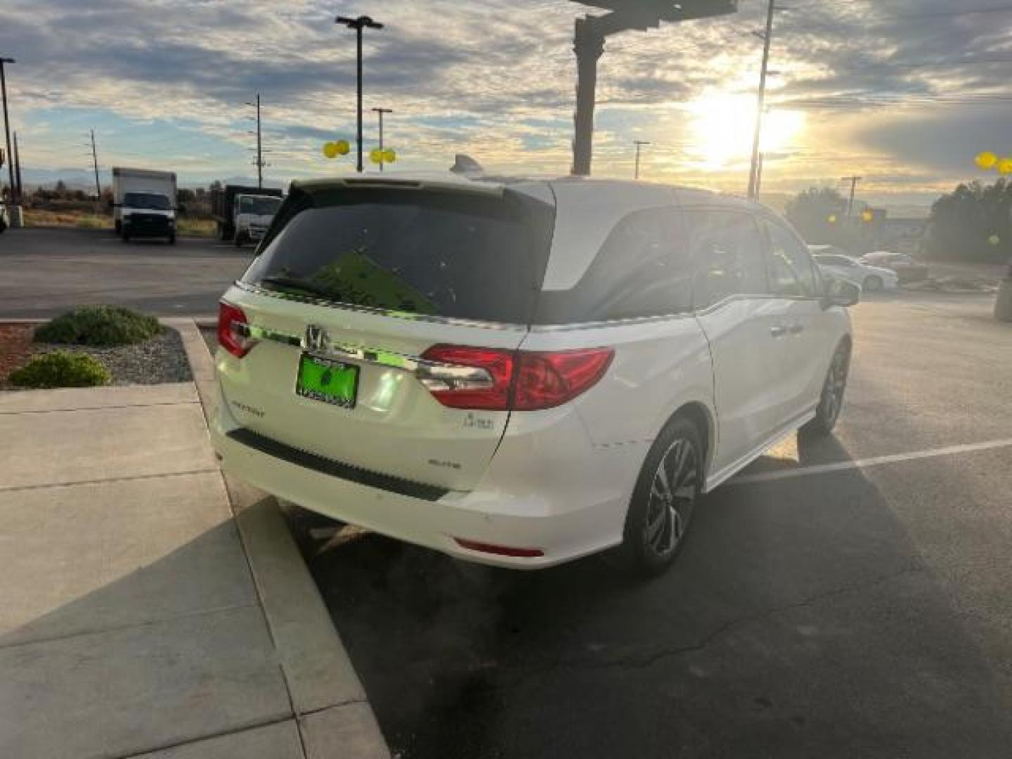 2018 White Diamond Pearl /Gray Honda Odyssey Elite (5FNRL6H92JB) with an 3.5L V-6 gasoline direct injection engine, Automatic transmission, located at 1865 East Red Hills Pkwy, St. George, 84770, (435) 628-0023, 37.120850, -113.543640 - We specialize in helping ALL people get the best financing available. No matter your credit score, good, bad or none we can get you an amazing rate. Had a bankruptcy, divorce, or repossessions? We give you the green light to get your credit back on the road. Low down and affordable payments that fit - Photo#6