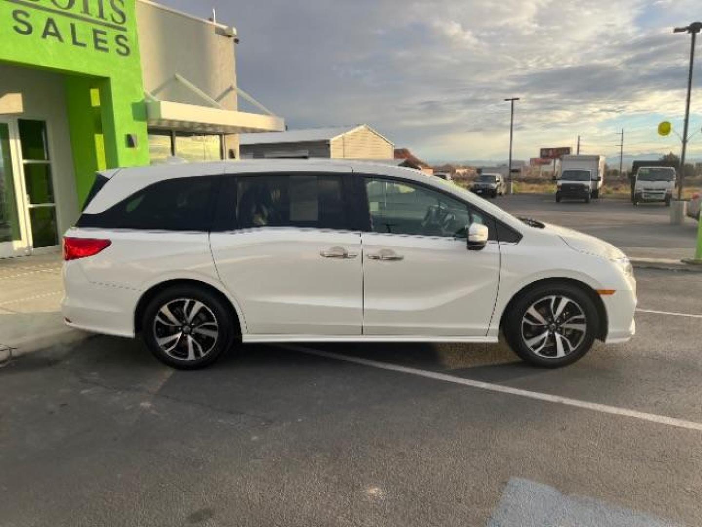 2018 White Diamond Pearl /Gray Honda Odyssey Elite (5FNRL6H92JB) with an 3.5L V-6 gasoline direct injection engine, Automatic transmission, located at 1865 East Red Hills Pkwy, St. George, 84770, (435) 628-0023, 37.120850, -113.543640 - We specialize in helping ALL people get the best financing available. No matter your credit score, good, bad or none we can get you an amazing rate. Had a bankruptcy, divorce, or repossessions? We give you the green light to get your credit back on the road. Low down and affordable payments that fit - Photo#7