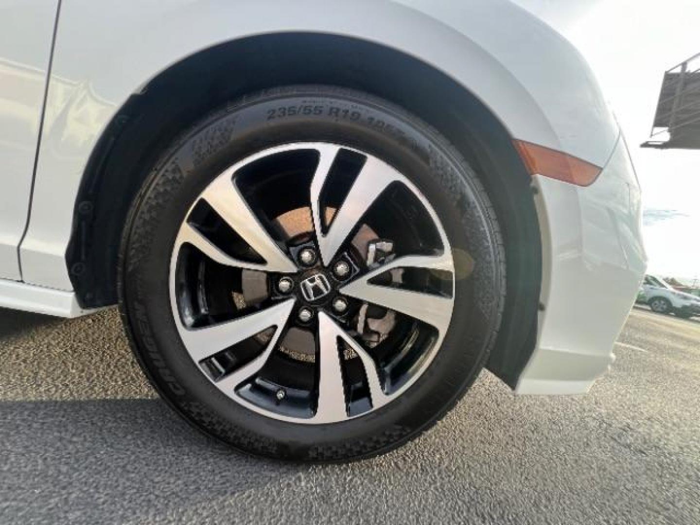 2018 White Diamond Pearl /Gray Honda Odyssey Elite (5FNRL6H92JB) with an 3.5L V-6 gasoline direct injection engine, Automatic transmission, located at 1865 East Red Hills Pkwy, St. George, 84770, (435) 628-0023, 37.120850, -113.543640 - We specialize in helping ALL people get the best financing available. No matter your credit score, good, bad or none we can get you an amazing rate. Had a bankruptcy, divorce, or repossessions? We give you the green light to get your credit back on the road. Low down and affordable payments that fit - Photo#9