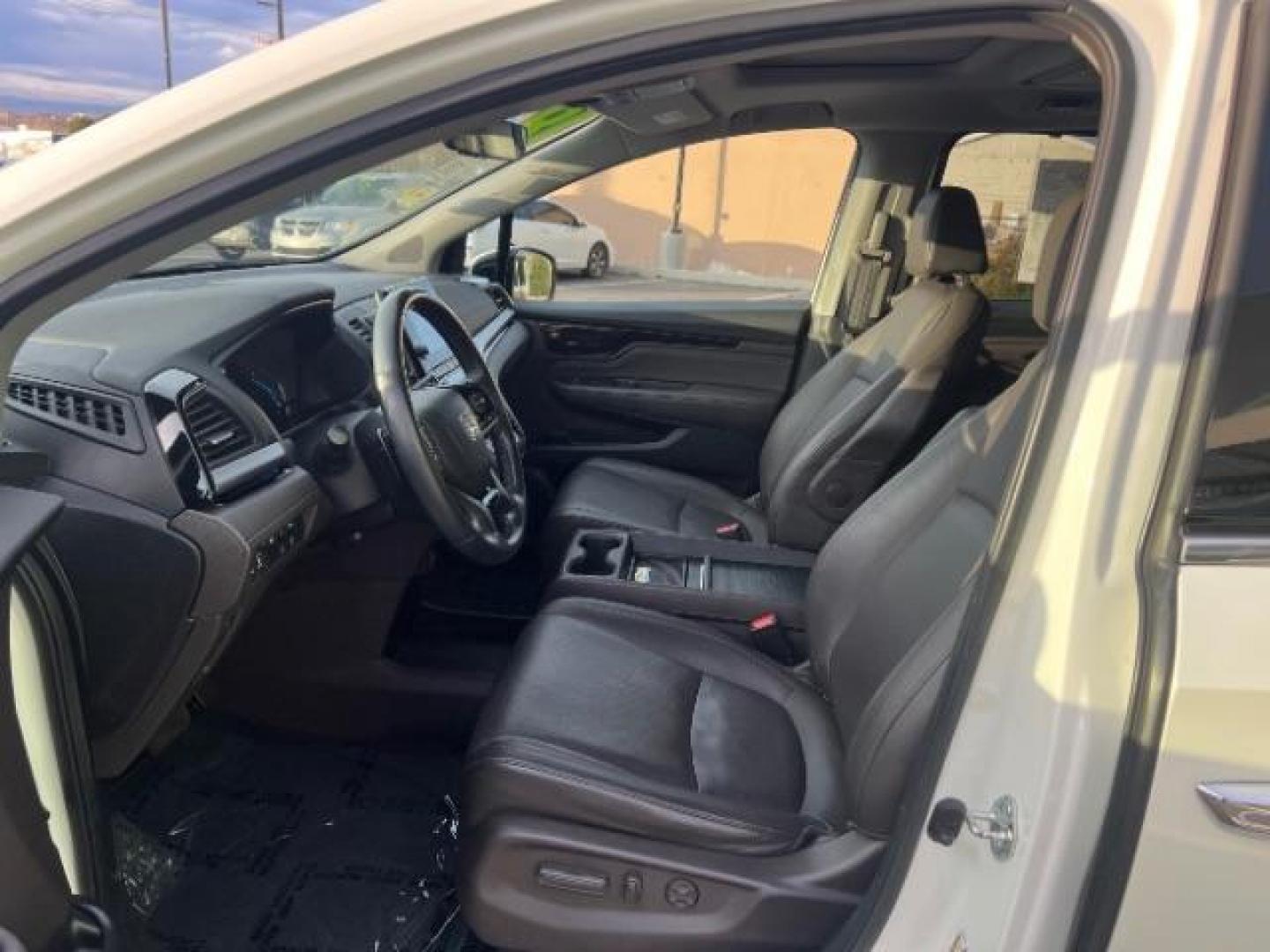 2018 White Diamond Pearl /Gray Honda Odyssey Elite (5FNRL6H92JB) with an 3.5L V-6 gasoline direct injection engine, Automatic transmission, located at 1865 East Red Hills Pkwy, St. George, 84770, (435) 628-0023, 37.120850, -113.543640 - We specialize in helping ALL people get the best financing available. No matter your credit score, good, bad or none we can get you an amazing rate. Had a bankruptcy, divorce, or repossessions? We give you the green light to get your credit back on the road. Low down and affordable payments that fit - Photo#14