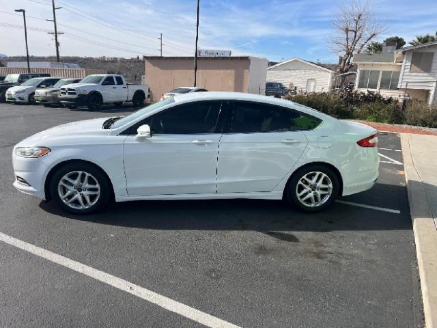 2016 Oxford White /Dune Ford Fusion SE (3FA6P0H79GR) with an Duratec 2.5L I-4 DOHC engine, Automatic transmission, located at 1865 East Red Hills Pkwy, St. George, 84770, (435) 628-0023, 37.120850, -113.543640 - We specialize in helping ALL people get the best financing available. No matter your credit score, good, bad or none we can get you an amazing rate. Had a bankruptcy, divorce, or repossessions? We give you the green light to get your credit back on the road. Low down and affordable payments that fit - Photo#3