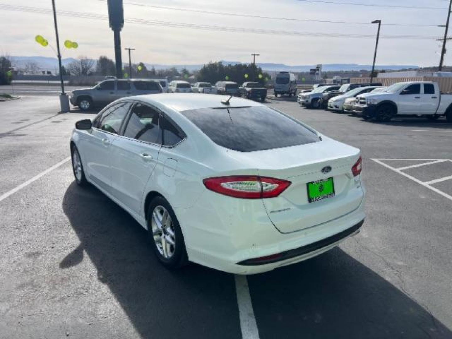 2016 Oxford White /Dune Ford Fusion SE (3FA6P0H79GR) with an Duratec 2.5L I-4 DOHC engine, Automatic transmission, located at 1865 East Red Hills Pkwy, St. George, 84770, (435) 628-0023, 37.120850, -113.543640 - We specialize in helping ALL people get the best financing available. No matter your credit score, good, bad or none we can get you an amazing rate. Had a bankruptcy, divorce, or repossessions? We give you the green light to get your credit back on the road. Low down and affordable payments that fit - Photo#4
