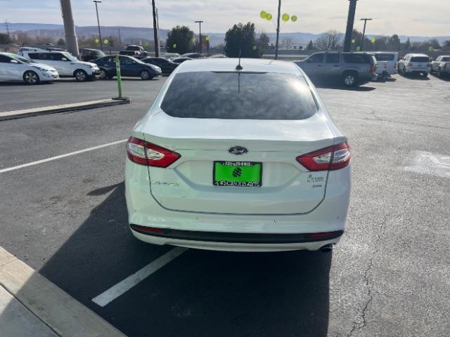 2016 Oxford White /Dune Ford Fusion SE (3FA6P0H79GR) with an Duratec 2.5L I-4 DOHC engine, Automatic transmission, located at 1865 East Red Hills Pkwy, St. George, 84770, (435) 628-0023, 37.120850, -113.543640 - We specialize in helping ALL people get the best financing available. No matter your credit score, good, bad or none we can get you an amazing rate. Had a bankruptcy, divorce, or repossessions? We give you the green light to get your credit back on the road. Low down and affordable payments that fit - Photo#5