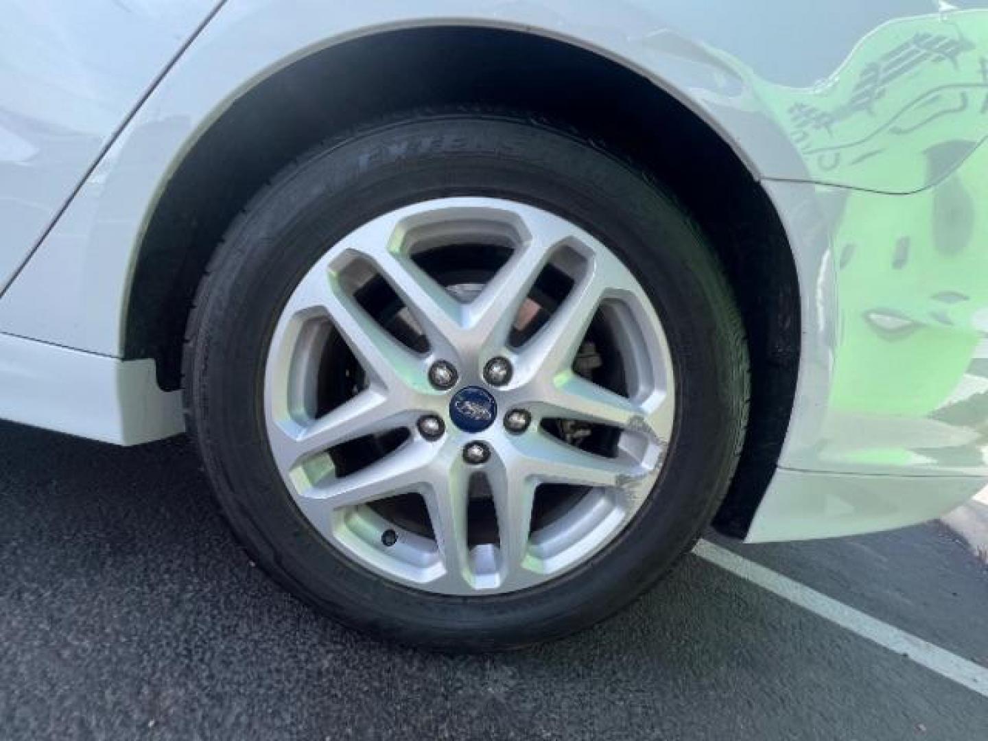 2016 Oxford White /Dune Ford Fusion SE (3FA6P0H79GR) with an Duratec 2.5L I-4 DOHC engine, Automatic transmission, located at 1865 East Red Hills Pkwy, St. George, 84770, (435) 628-0023, 37.120850, -113.543640 - We specialize in helping ALL people get the best financing available. No matter your credit score, good, bad or none we can get you an amazing rate. Had a bankruptcy, divorce, or repossessions? We give you the green light to get your credit back on the road. Low down and affordable payments that fit - Photo#8