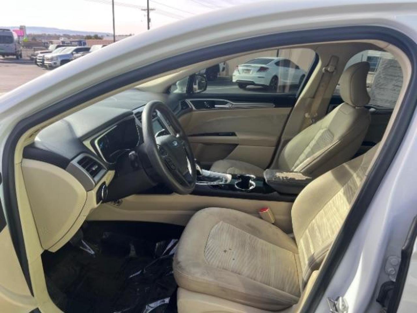 2016 Oxford White /Dune Ford Fusion SE (3FA6P0H79GR) with an Duratec 2.5L I-4 DOHC engine, Automatic transmission, located at 1865 East Red Hills Pkwy, St. George, 84770, (435) 628-0023, 37.120850, -113.543640 - We specialize in helping ALL people get the best financing available. No matter your credit score, good, bad or none we can get you an amazing rate. Had a bankruptcy, divorce, or repossessions? We give you the green light to get your credit back on the road. Low down and affordable payments that fit - Photo#14