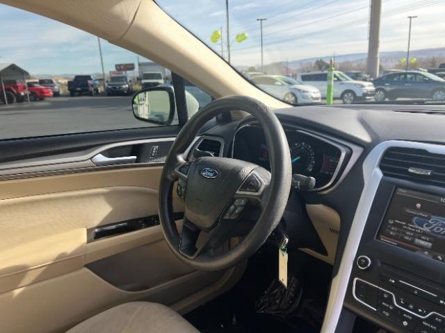 2016 Oxford White /Dune Ford Fusion SE (3FA6P0H79GR) with an Duratec 2.5L I-4 DOHC engine, Automatic transmission, located at 1865 East Red Hills Pkwy, St. George, 84770, (435) 628-0023, 37.120850, -113.543640 - We specialize in helping ALL people get the best financing available. No matter your credit score, good, bad or none we can get you an amazing rate. Had a bankruptcy, divorce, or repossessions? We give you the green light to get your credit back on the road. Low down and affordable payments that fit - Photo#30