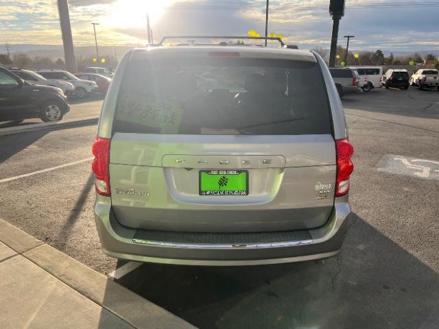 2018 Silver /Black Leather Interior Dodge Grand Caravan SXT (2C4RDGCGXJR) with an 3.6L V6 DOHC 24V engine, 6-Speed Automatic transmission, located at 940 North Main Street, Cedar City, UT, 84720, (435) 628-0023, 37.692936, -113.061897 - We specialize in helping ALL people get the best financing available. No matter your credit score, good, bad or none we can get you an amazing rate. Had a bankruptcy, divorce, or repossessions? We give you the green light to get your credit back on the road. Low down and affordable payments that fit - Photo#5