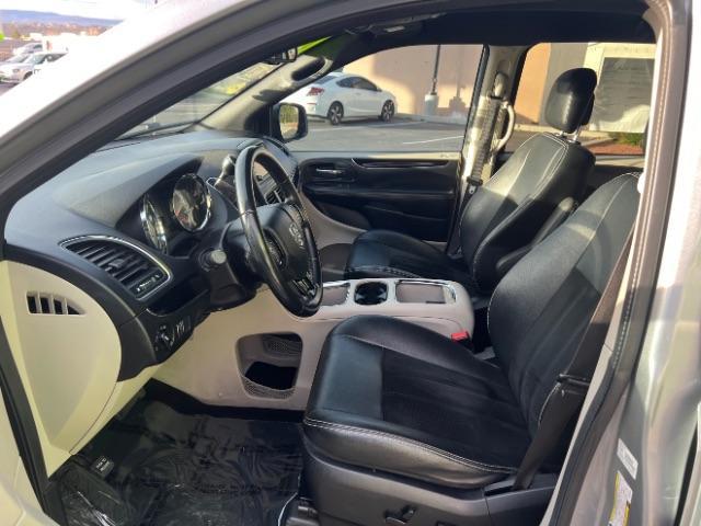 2018 Silver /Black Leather Interior Dodge Grand Caravan SXT (2C4RDGCGXJR) with an 3.6L V6 DOHC 24V engine, 6-Speed Automatic transmission, located at 940 North Main Street, Cedar City, UT, 84720, (435) 628-0023, 37.692936, -113.061897 - We specialize in helping ALL people get the best financing available. No matter your credit score, good, bad or none we can get you an amazing rate. Had a bankruptcy, divorce, or repossessions? We give you the green light to get your credit back on the road. Low down and affordable payments that fit - Photo#14