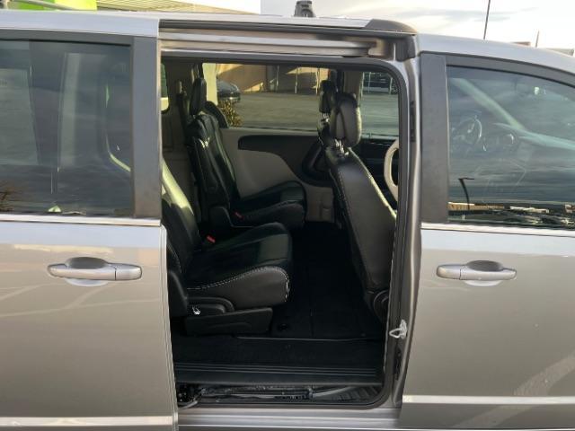 2018 Silver /Black Leather Interior Dodge Grand Caravan SXT (2C4RDGCGXJR) with an 3.6L V6 DOHC 24V engine, 6-Speed Automatic transmission, located at 940 North Main Street, Cedar City, UT, 84720, (435) 628-0023, 37.692936, -113.061897 - We specialize in helping ALL people get the best financing available. No matter your credit score, good, bad or none we can get you an amazing rate. Had a bankruptcy, divorce, or repossessions? We give you the green light to get your credit back on the road. Low down and affordable payments that fit - Photo#25
