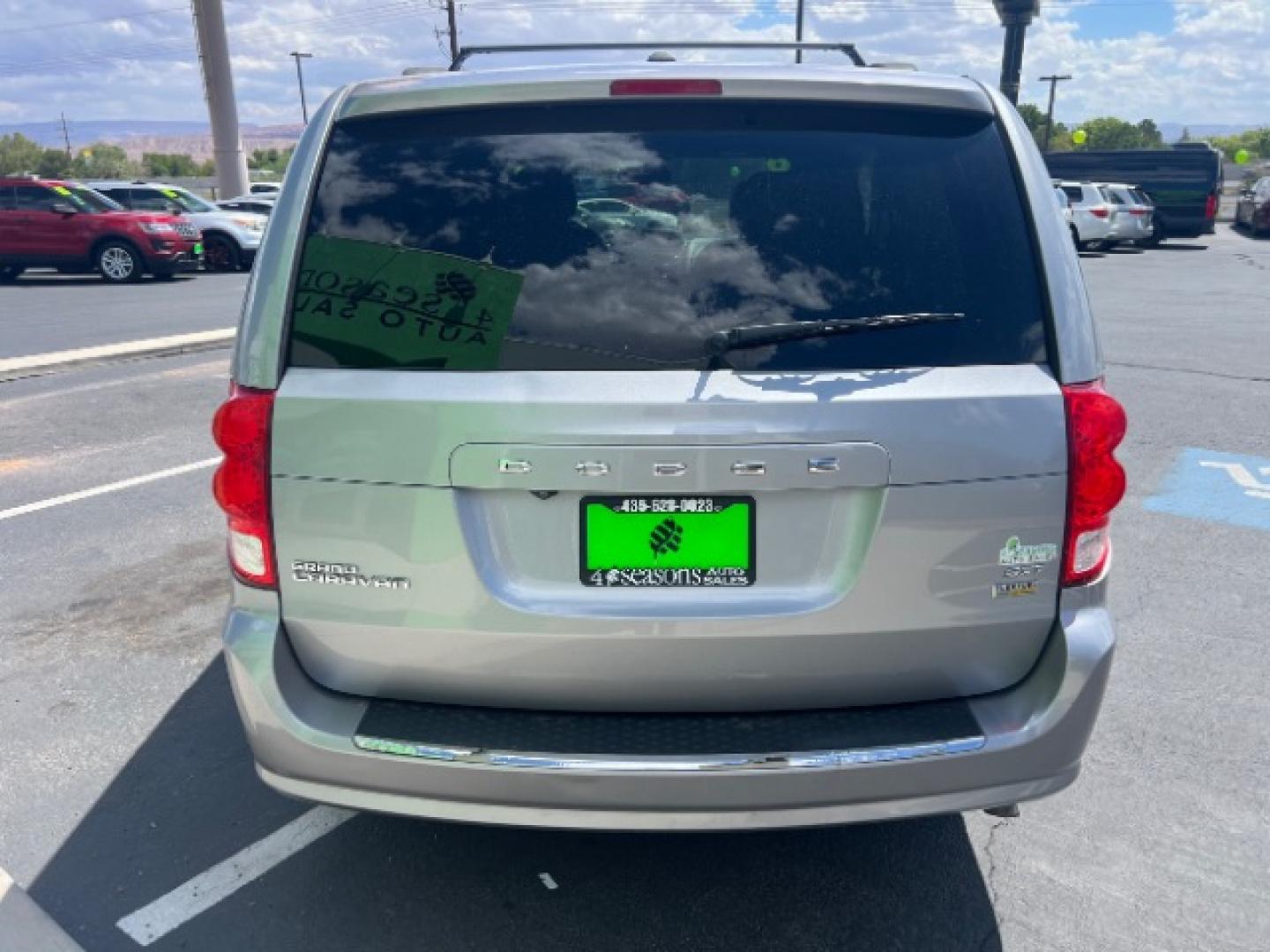 2018 Silver /BLACK LEATEHR Dodge Grand Caravan SXT (2C4RDGCGXJR) with an 3.6L V6 DOHC 24V engine, 6-Speed Automatic transmission, located at 1865 East Red Hills Pkwy, St. George, 84770, (435) 628-0023, 37.120850, -113.543640 - Versatile Southern Utah travel starts with this 2018 Dodge Grand Caravan SXT. Its 3.6L V6 engine, 6-speed automatic transmission, and front-wheel drive make it a smart fit for family trips, school runs, and road adventures. With 115895 miles, this Grand Caravan is ready for its next adventure. The- Photo#5