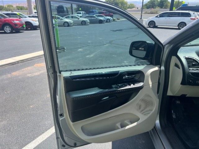 2018 Silver /BLACK LEATEHR Dodge Grand Caravan SXT (2C4RDGCGXJR) with an 3.6L V6 DOHC 24V engine, 6-Speed Automatic transmission, located at 1865 East Red Hills Pkwy, St. George, 84770, (435) 628-0023, 37.120850, -113.543640 - Need sliding doors and seating for the whole crew? This Silver 2018 Dodge Grand Caravan SXT brings a 3.6L V6, 6-speed automatic, front-wheel drive, and black leather - the practical family van Southern Utah households still rely on. We specialize in in-house financing and work with all credit types- Photo#12