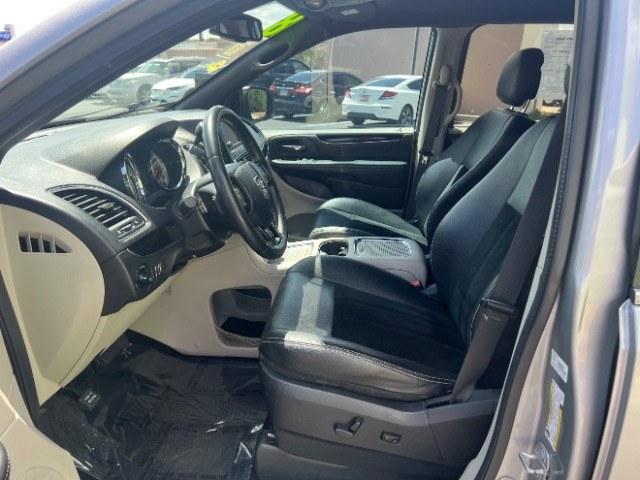 2018 Silver /BLACK LEATEHR Dodge Grand Caravan SXT (2C4RDGCGXJR) with an 3.6L V6 DOHC 24V engine, 6-Speed Automatic transmission, located at 1865 East Red Hills Pkwy, St. George, 84770, (435) 628-0023, 37.120850, -113.543640 - Need sliding doors and seating for the whole crew? This Silver 2018 Dodge Grand Caravan SXT brings a 3.6L V6, 6-speed automatic, front-wheel drive, and black leather - the practical family van Southern Utah households still rely on. We specialize in in-house financing and work with all credit types- Photo#14