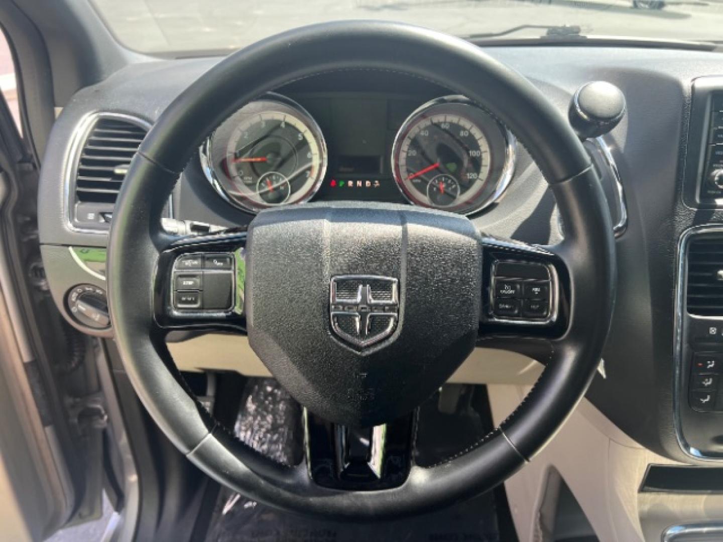 2018 Silver /BLACK LEATEHR Dodge Grand Caravan SXT (2C4RDGCGXJR) with an 3.6L V6 DOHC 24V engine, 6-Speed Automatic transmission, located at 1865 East Red Hills Pkwy, St. George, 84770, (435) 628-0023, 37.120850, -113.543640 - Versatile Southern Utah travel starts with this 2018 Dodge Grand Caravan SXT. Its 3.6L V6 engine, 6-speed automatic transmission, and front-wheel drive make it a smart fit for family trips, school runs, and road adventures. With 115895 miles, this Grand Caravan is ready for its next adventure. The- Photo#15