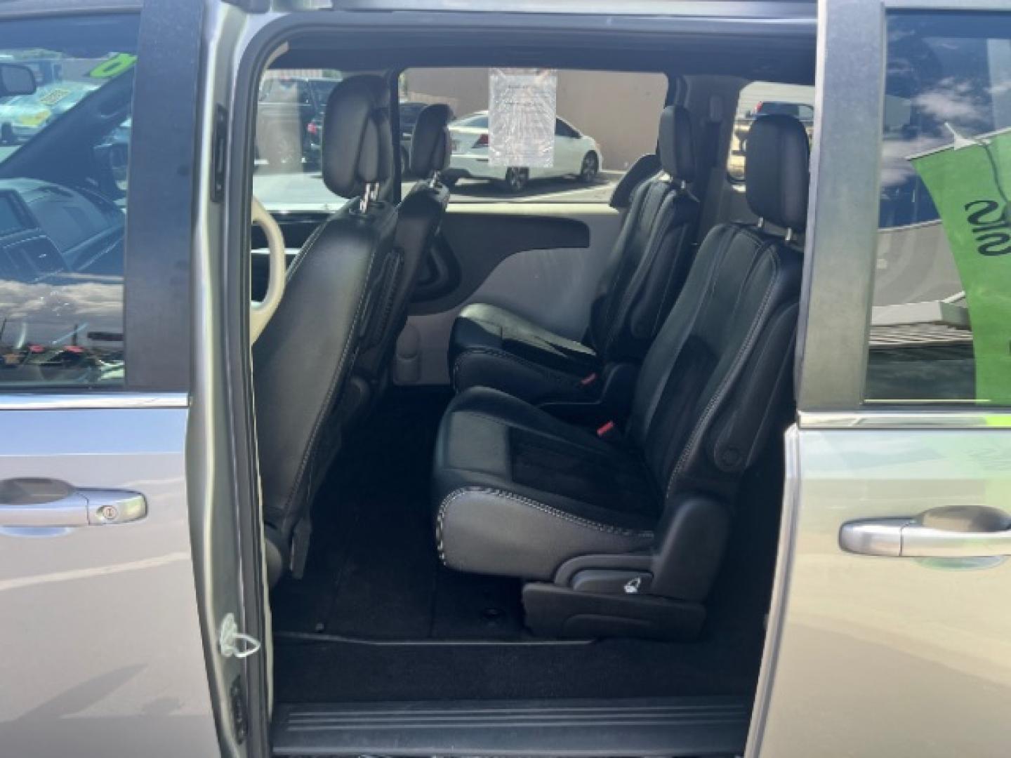 2018 Silver /BLACK LEATEHR Dodge Grand Caravan SXT (2C4RDGCGXJR) with an 3.6L V6 DOHC 24V engine, 6-Speed Automatic transmission, located at 1865 East Red Hills Pkwy, St. George, 84770, (435) 628-0023, 37.120850, -113.543640 - Versatile Southern Utah travel starts with this 2018 Dodge Grand Caravan SXT. Its 3.6L V6 engine, 6-speed automatic transmission, and front-wheel drive make it a smart fit for family trips, school runs, and road adventures. With 115895 miles, this Grand Caravan is ready for its next adventure. The- Photo#19