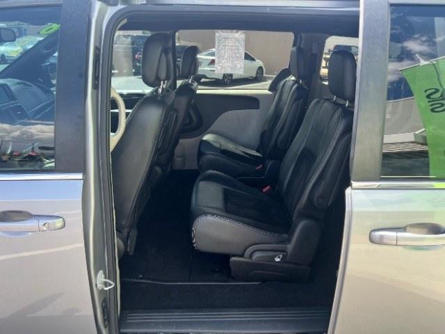 2018 Silver /BLACK LEATEHR Dodge Grand Caravan SXT (2C4RDGCGXJR) with an 3.6L V6 DOHC 24V engine, 6-Speed Automatic transmission, located at 1865 East Red Hills Pkwy, St. George, 84770, (435) 628-0023, 37.120850, -113.543640 - Need sliding doors and seating for the whole crew? This Silver 2018 Dodge Grand Caravan SXT brings a 3.6L V6, 6-speed automatic, front-wheel drive, and black leather - the practical family van Southern Utah households still rely on. We specialize in in-house financing and work with all credit types- Photo#19