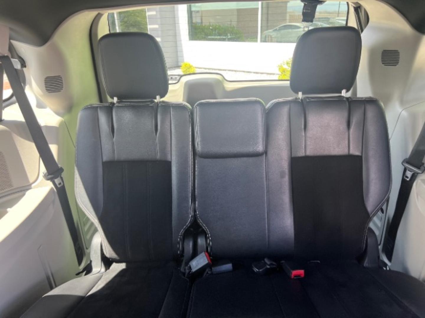 2018 Silver /BLACK LEATEHR Dodge Grand Caravan SXT (2C4RDGCGXJR) with an 3.6L V6 DOHC 24V engine, 6-Speed Automatic transmission, located at 1865 East Red Hills Pkwy, St. George, 84770, (435) 628-0023, 37.120850, -113.543640 - Versatile Southern Utah travel starts with this 2018 Dodge Grand Caravan SXT. Its 3.6L V6 engine, 6-speed automatic transmission, and front-wheel drive make it a smart fit for family trips, school runs, and road adventures. With 115895 miles, this Grand Caravan is ready for its next adventure. The- Photo#22