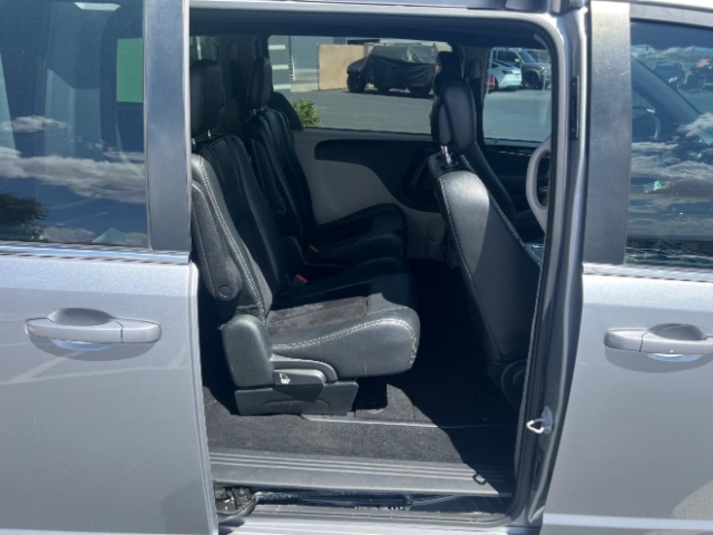 2018 Silver /BLACK LEATEHR Dodge Grand Caravan SXT (2C4RDGCGXJR) with an 3.6L V6 DOHC 24V engine, 6-Speed Automatic transmission, located at 1865 East Red Hills Pkwy, St. George, 84770, (435) 628-0023, 37.120850, -113.543640 - Versatile Southern Utah travel starts with this 2018 Dodge Grand Caravan SXT. Its 3.6L V6 engine, 6-speed automatic transmission, and front-wheel drive make it a smart fit for family trips, school runs, and road adventures. With 115895 miles, this Grand Caravan is ready for its next adventure. The- Photo#25