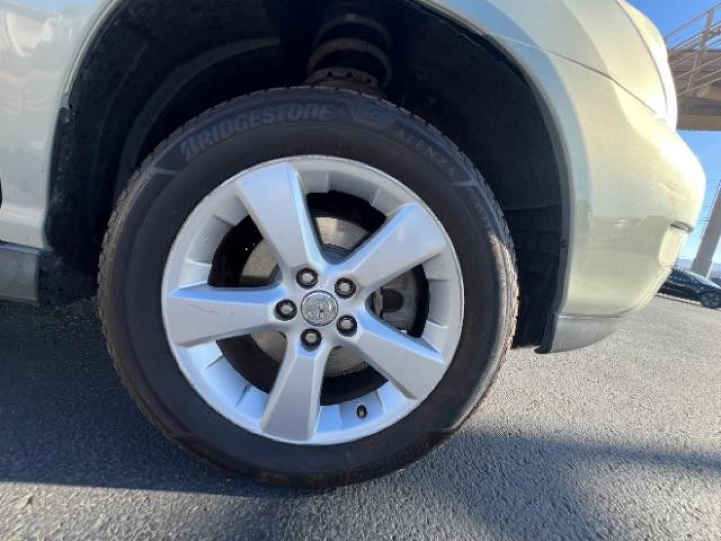 2006 Silver /Tan Leather Interior Lexus RX 330 FWD (JTJGA31U860) , Automatic transmission, located at 1865 East Red Hills Pkwy, St. George, 84770, (435) 628-0023, 37.120850, -113.543640 - We specialize in helping ALL people get the best financing available. No matter your credit score, good, bad or none we can get you an amazing rate. Had a bankruptcy, divorce, or repossessions? We give you the green light to get your credit back on the road. Low down and affordable payments that fit - Photo#9