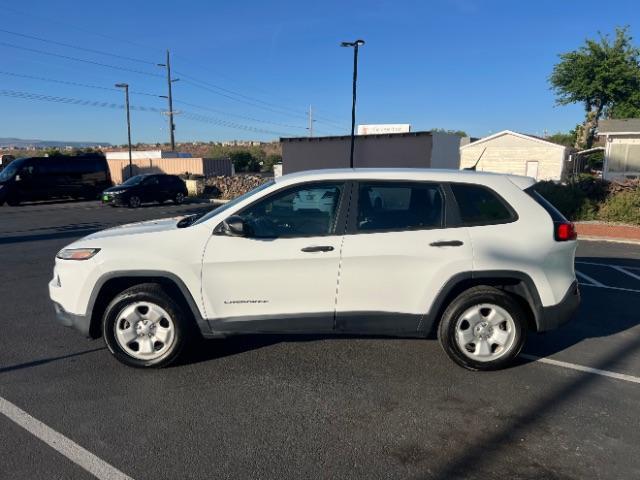 2014 Bright White Clearcoat /Black/Iceland Gray Jeep Cherokee Sport (1C4PJLAB6EW) with an MultiAir2 Tigershark 2.4L I-4 variable valve contr engine, Automatic transmission, located at 940 North Main Street, Cedar City, UT, 84720, (435) 628-0023, 37.692936, -113.061897 - We specialize in helping ALL people get the best financing available. No matter your credit score, good, bad or none we can get you an amazing rate. Had a bankruptcy, divorce, or repossessions? We give you the green light to get your credit back on the road. Low down and affordable payments that fit - Photo#3