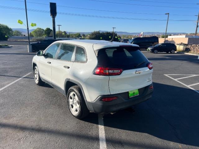 2014 Bright White Clearcoat /Black/Iceland Gray Jeep Cherokee Sport (1C4PJLAB6EW) with an MultiAir2 Tigershark 2.4L I-4 variable valve contr engine, Automatic transmission, located at 940 North Main Street, Cedar City, UT, 84720, (435) 628-0023, 37.692936, -113.061897 - We specialize in helping ALL people get the best financing available. No matter your credit score, good, bad or none we can get you an amazing rate. Had a bankruptcy, divorce, or repossessions? We give you the green light to get your credit back on the road. Low down and affordable payments that fit - Photo#4