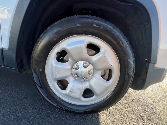 2014 Bright White Clearcoat /Black/Iceland Gray Jeep Cherokee Sport (1C4PJLAB6EW) with an MultiAir2 Tigershark 2.4L I-4 variable valve contr engine, Automatic transmission, located at 940 North Main Street, Cedar City, UT, 84720, (435) 628-0023, 37.692936, -113.061897 - We specialize in helping ALL people get the best financing available. No matter your credit score, good, bad or none we can get you an amazing rate. Had a bankruptcy, divorce, or repossessions? We give you the green light to get your credit back on the road. Low down and affordable payments that fit - Photo#8